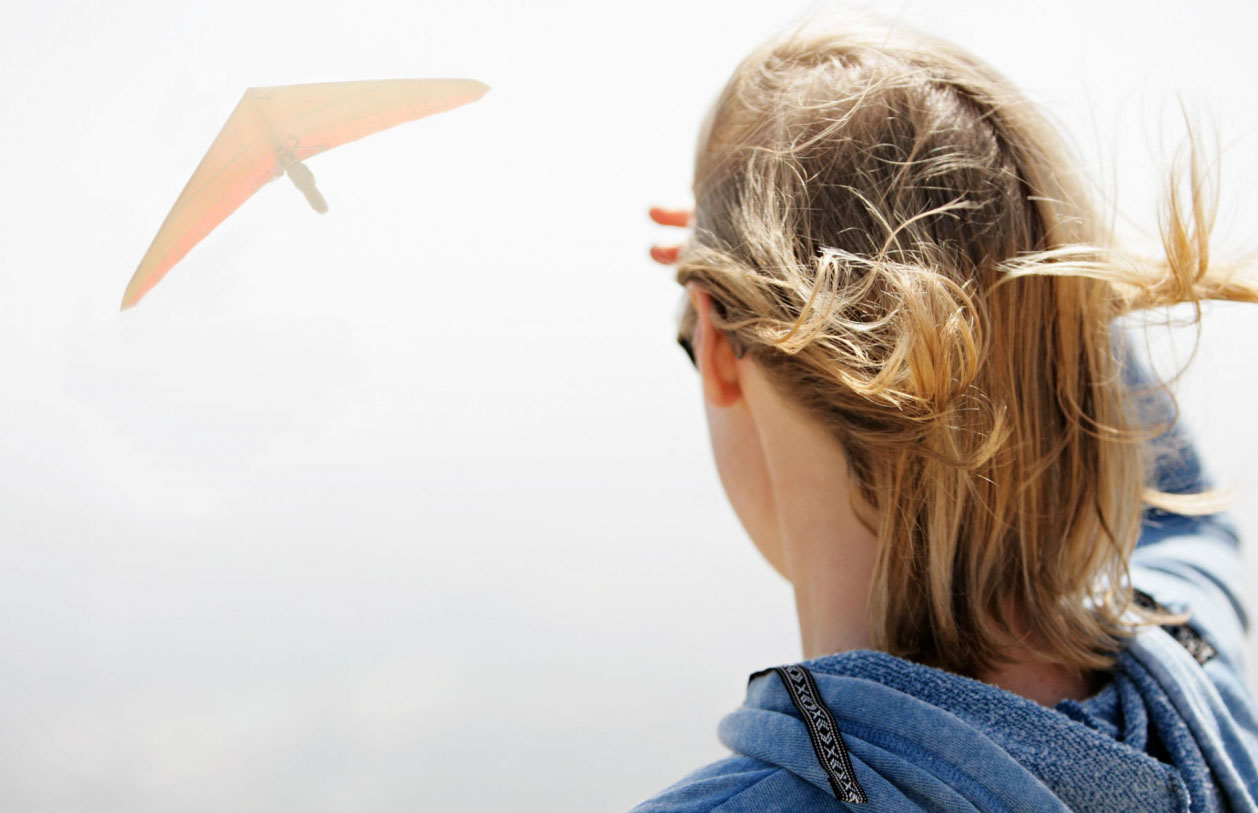 Photography_Lifestyle_Woman Looking at Hang Glider-Tony Garcia